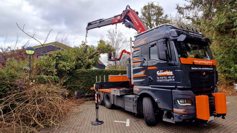 LKW mit 40mt Ladekran